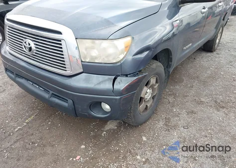 2010 Toyota Tundra Limited 5.7L V8 z USA, uszkodzony, nr VIN 5TFHW5F14AX100237